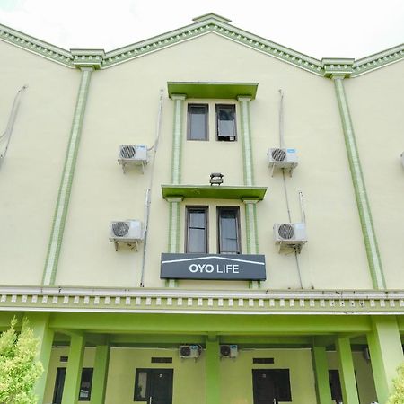 Oyo Life 2508 Alba Suites Homestay Syariah Tulungagung Exterior photo