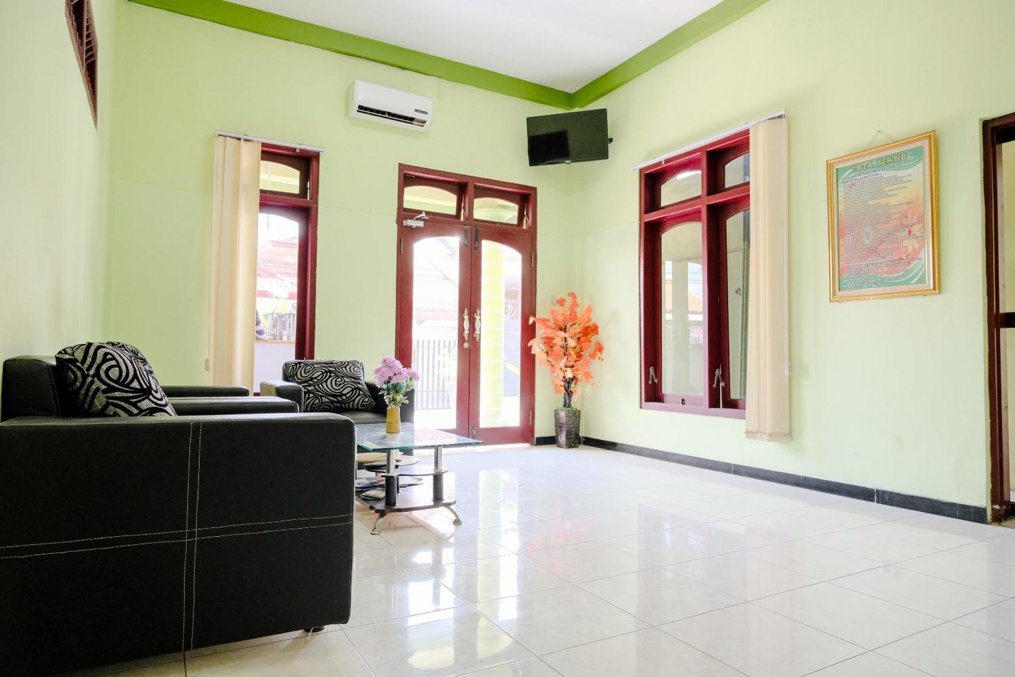 Oyo Life 2508 Alba Suites Homestay Syariah Tulungagung Exterior photo